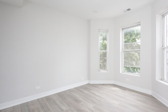 Foto del edificio - 718 W 18th St