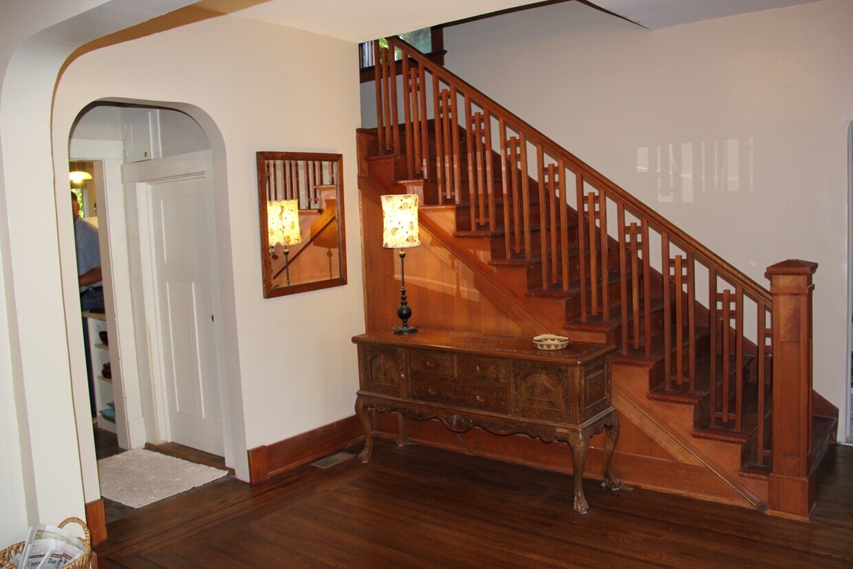 Primary Photo - 2710 S Grand Blvd