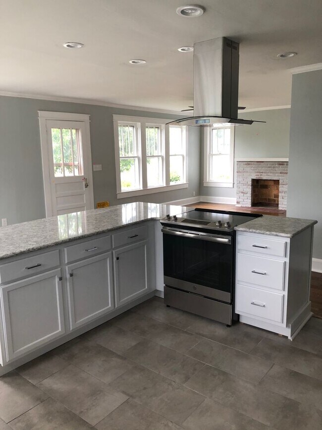 Foto del edificio - Newly Remodeled 3/2 with open floor plan