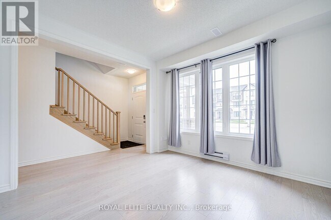 Photo du bâtiment - 1374 William Halton Pkwy