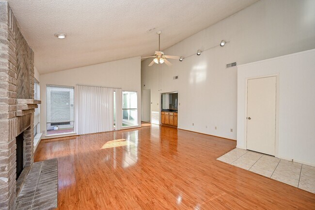 Foto del edificio - 13115 Richmond Ave.