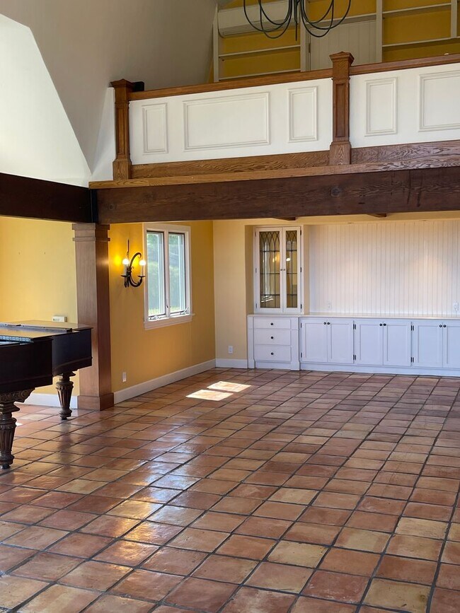 Foto del edificio - Spacious hilltop home, cul de sac location, fabulous views, Excellent Palo Alto Schools!