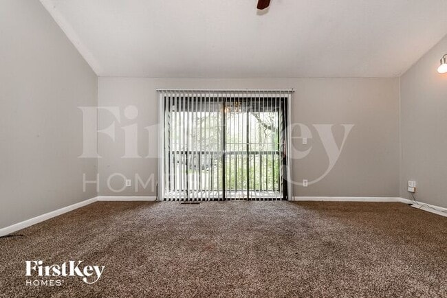 Foto del edificio - 5309 Golfcrest Cir