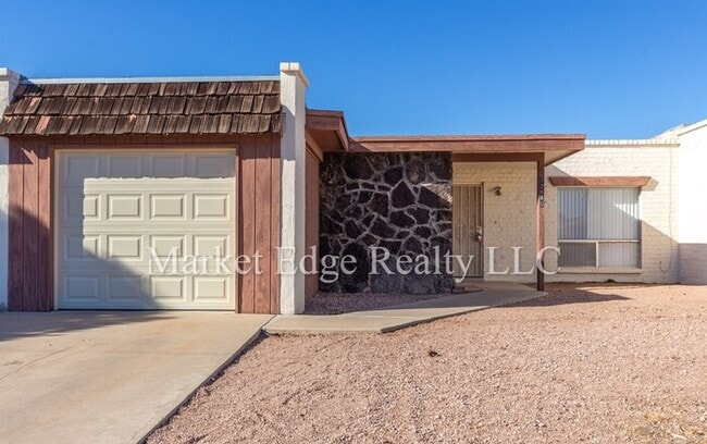 Building Photo - 2Bed/2Bath Apt at 111th/Tennessee! $399 MO...