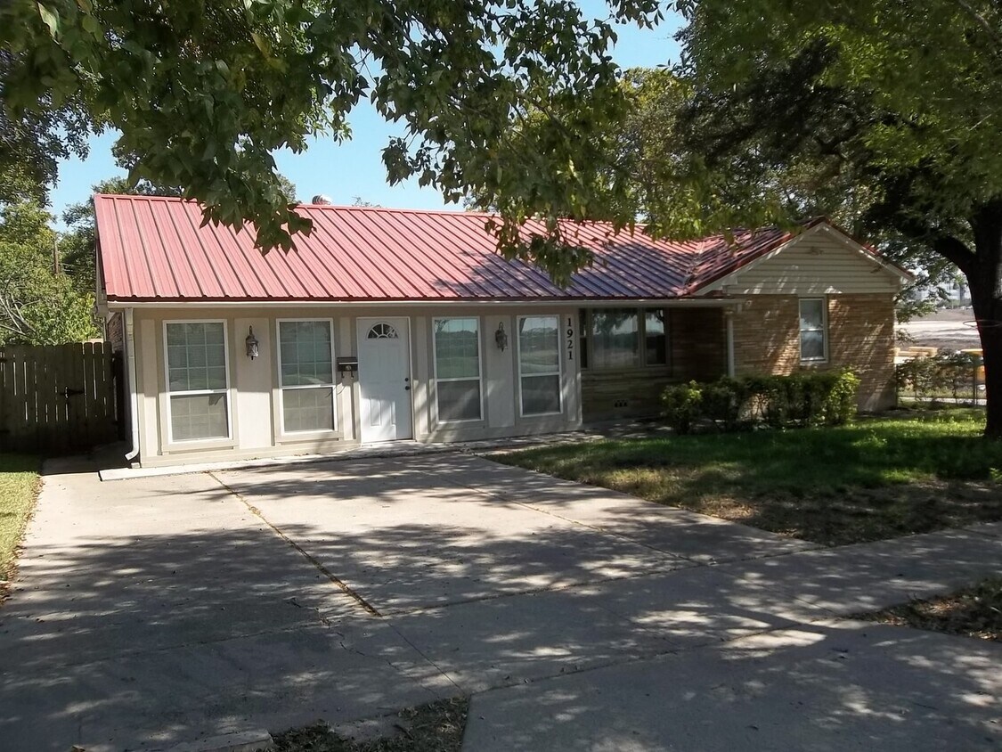 Primary Photo - 3 BEDROOM, CLOSE TO SCOTT & WHITE