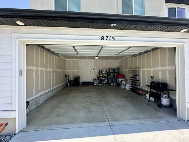 Building Photo - 8715 W Addie Dr