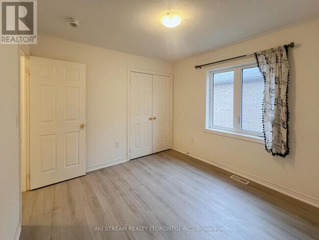 Photo du bâtiment - 37 Kavanagh Ave