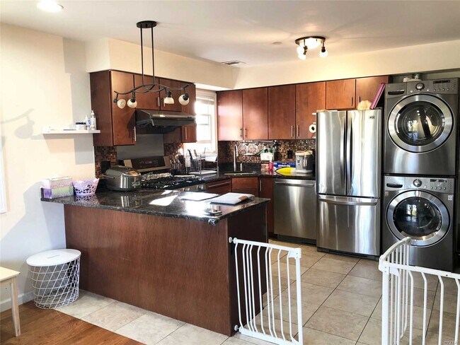 Foto del edificio - 4038 194th St