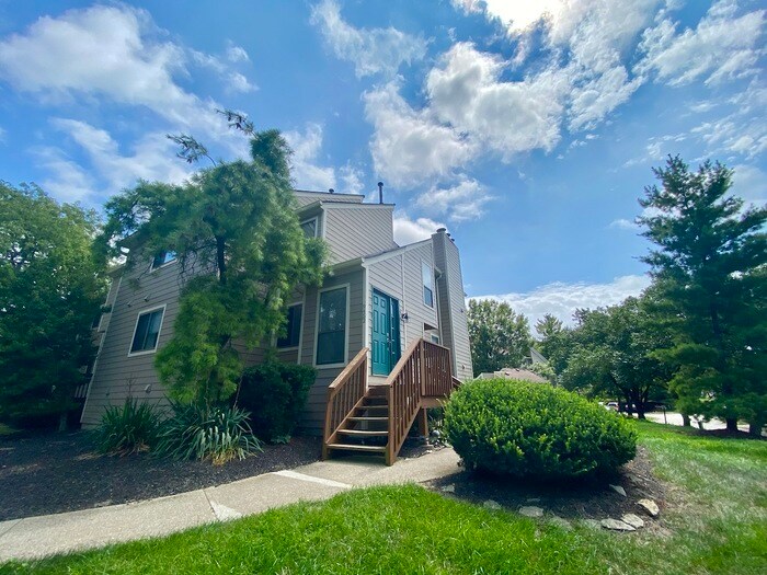 Primary Photo - Spacious Poolside Blue Ash Condo!