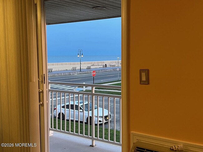 Foto del edificio - 205 Ocean Ave N