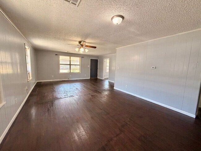 Foto del edificio - 3 Bedroom and 1.5 Bathroom Home in Shawnee for rent!