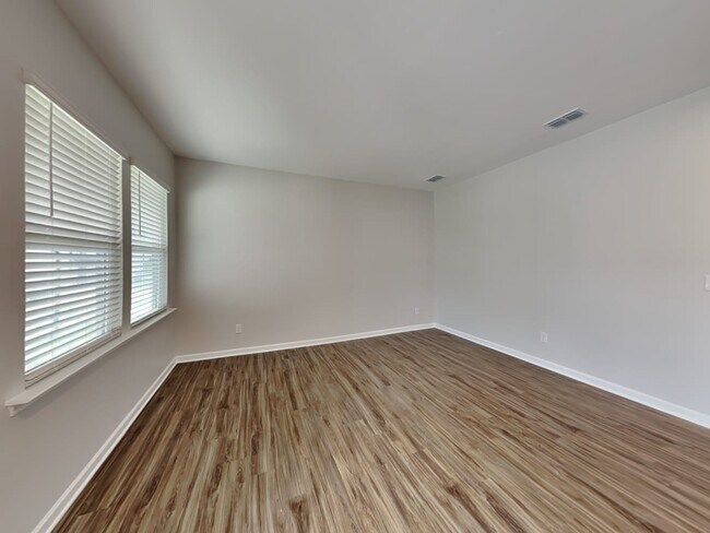 Building Photo - 2060 Blue Sky Ave