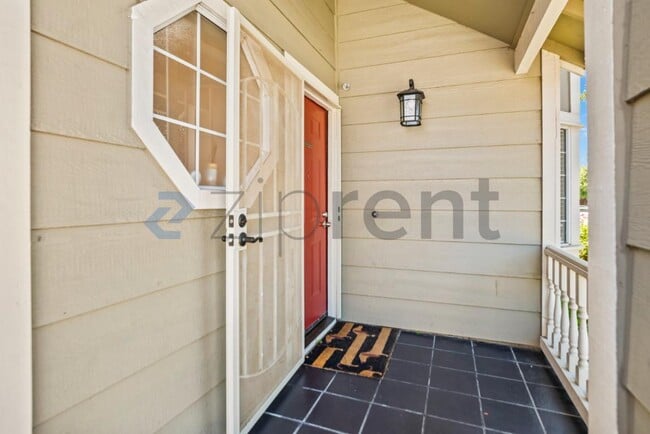 Building Photo - Unit