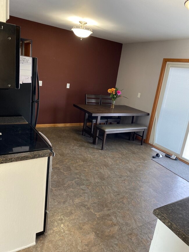 Building Photo - 808 Davis St