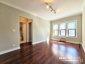 Building Photo - 744 W Addison St