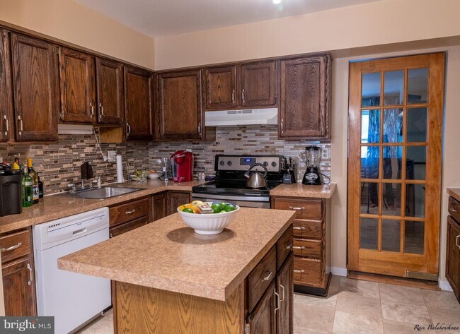 Building Photo - 5302 Lister Ct