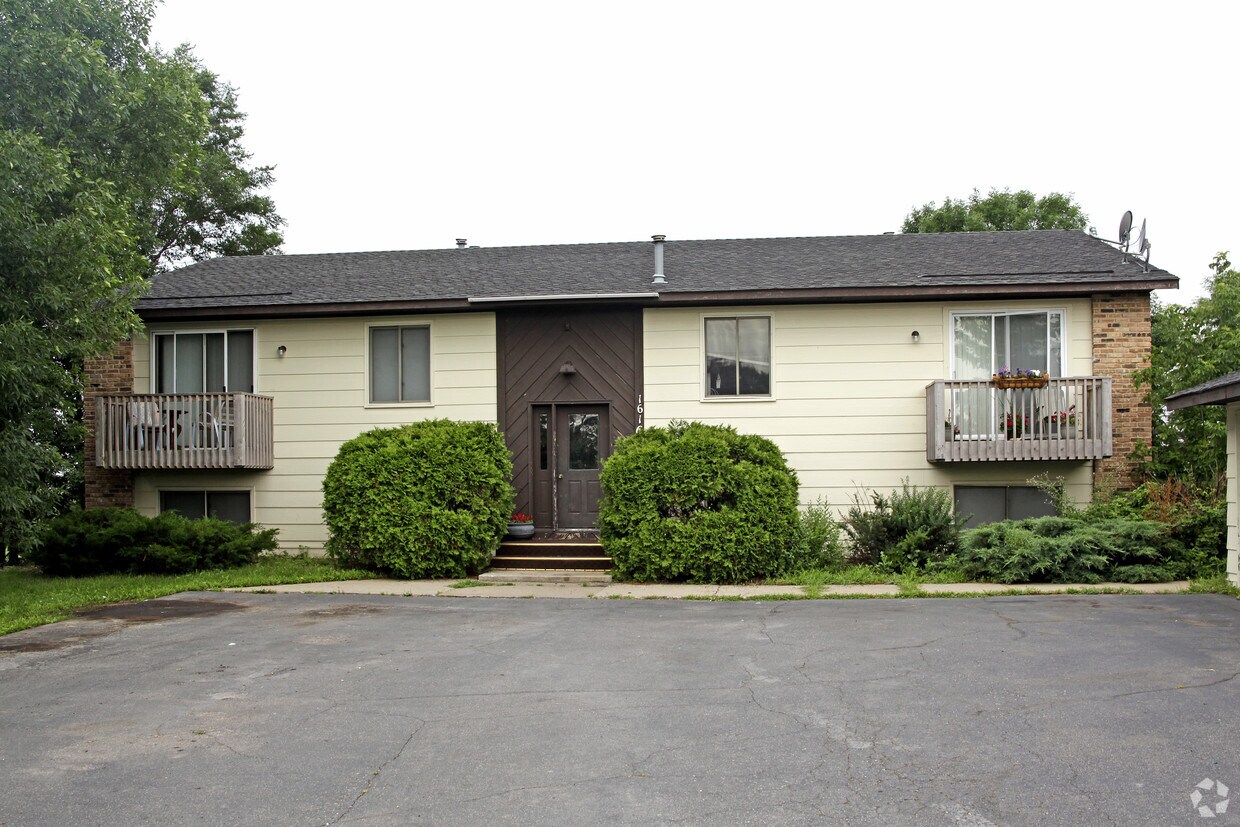 Primary Photo - 16165 Joplin Ave
