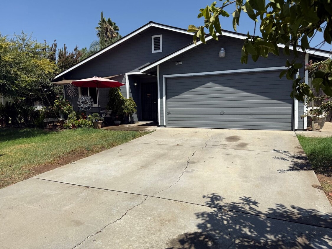 Foto del edificio - Charming home coming soon, pet friendly!