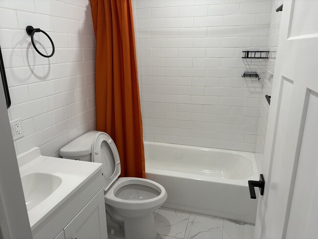 Building Photo - 30 Elm St