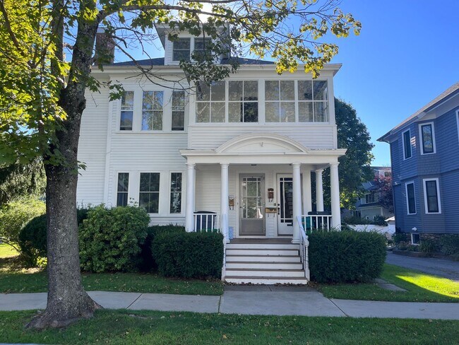 Foto del edificio - 310-312 Miller Ave