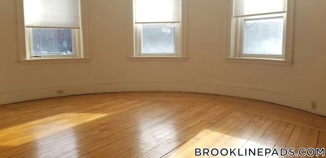 Building Photo - 1822 Beacon St