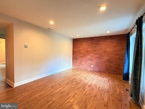 Building Photo - 3 Madeley Ct
