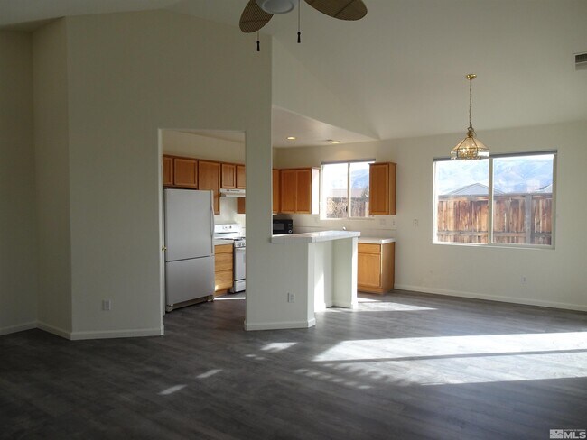 Foto del edificio - 1726 Iron Mountain Dr