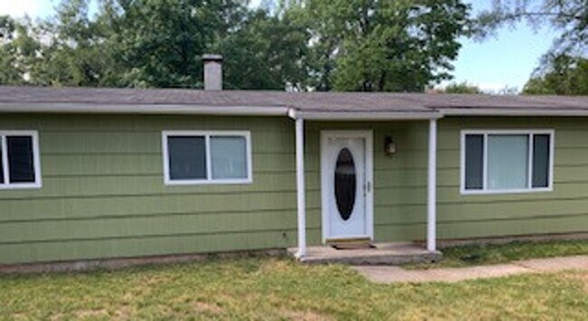 Building Photo - Beautiful home close to the Peaks of Otter!