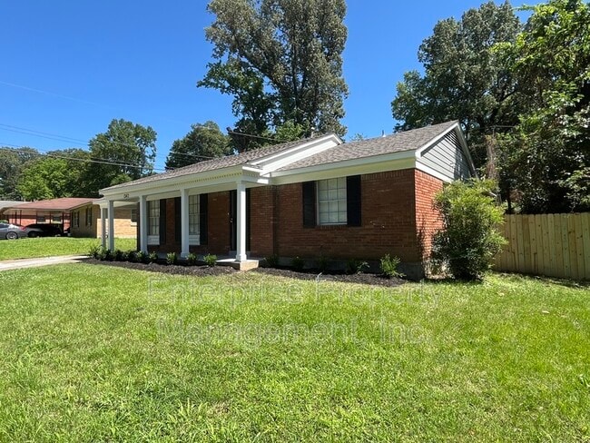 Building Photo - 1343 Dove St