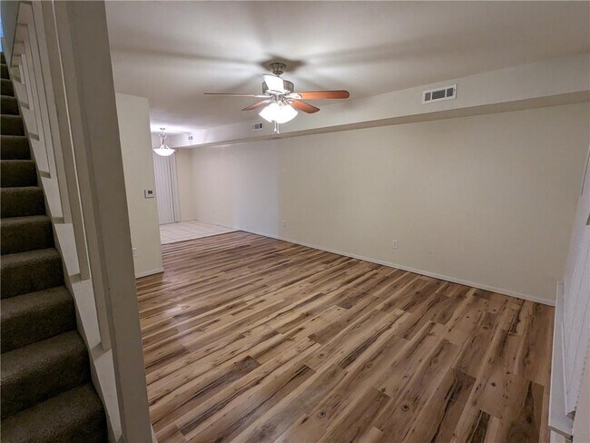 Foto del edificio - 2437 N Brophy Ave