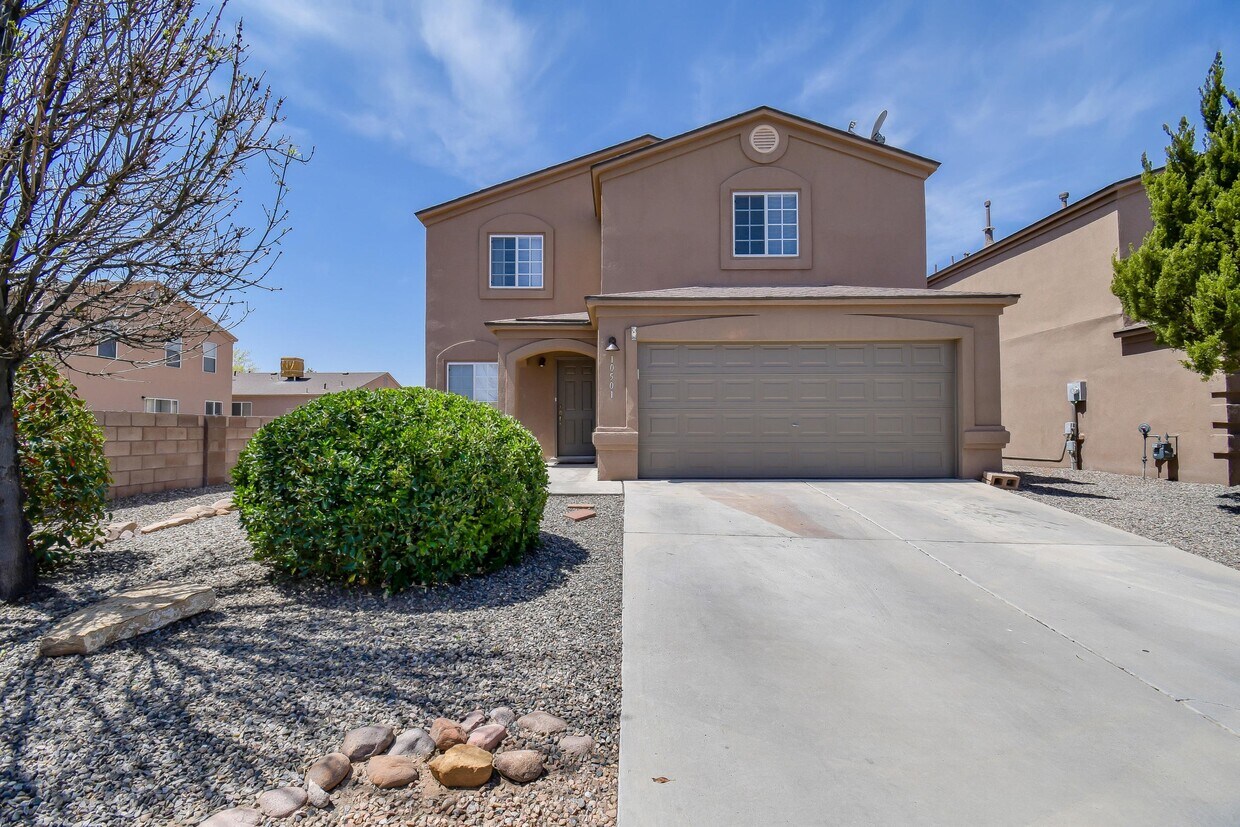 Foto principal - 10501 Trieste Ct NW