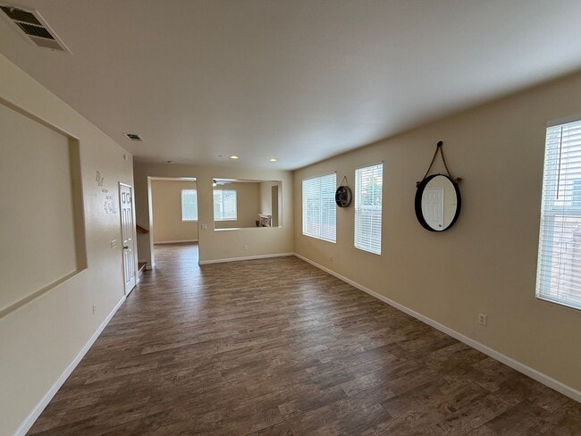 Building Photo - Large North Oxnard Home for Rent