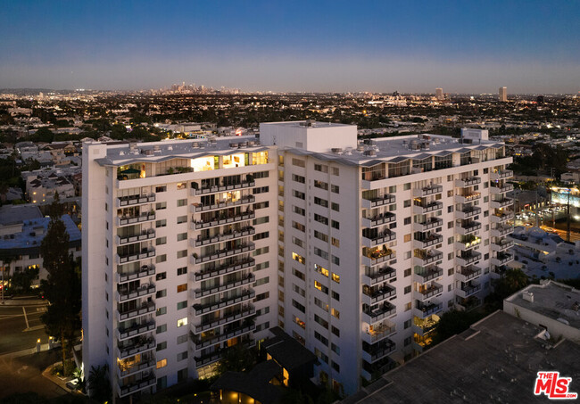 Foto del edificio - 1155 N La Cienega Blvd