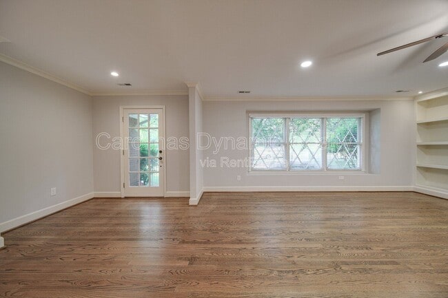 Building Photo - 6700 Castlegate Dr