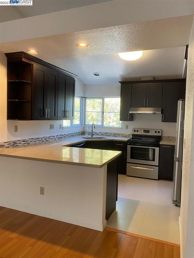 Building Photo - 1811 Parkview Green Cir