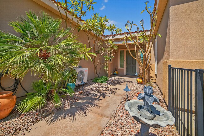 Building Photo - 60543 Desert Shadows Dr
