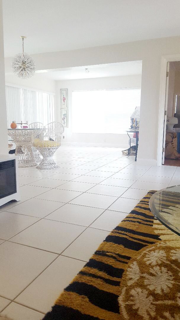 Building Photo - 1001 SE 5th Ave