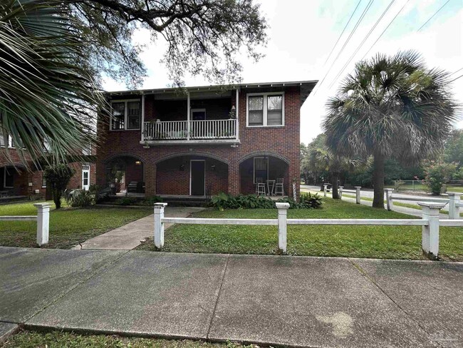 Building Photo - 515 N Barcelona St