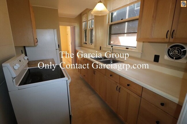 Photo - 1405 SW Hall St Apartment
