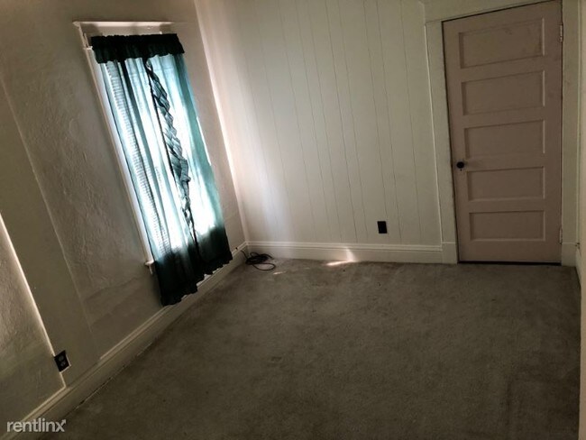 Building Photo - 3 br, 1 bath House - 903 W.11