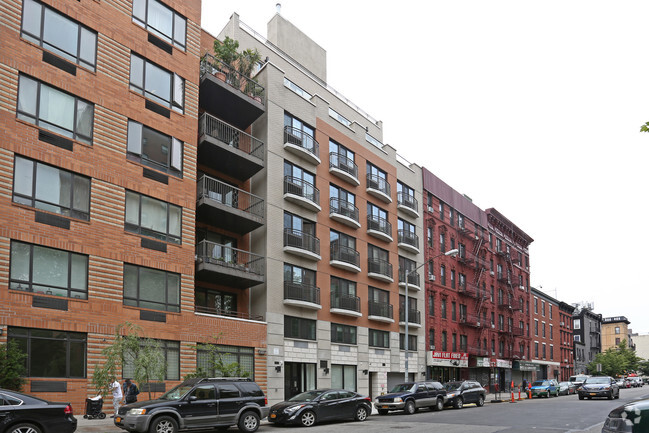 Building Photo - 318 E 112th St