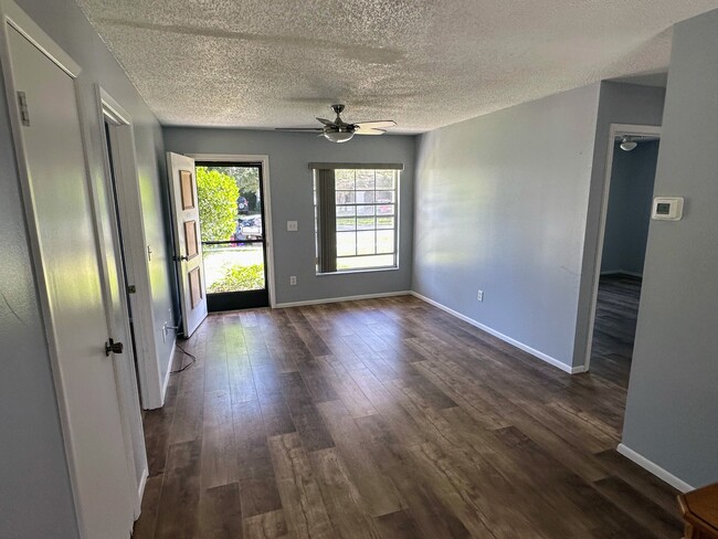 Building Photo - 1002 Wolf Trail