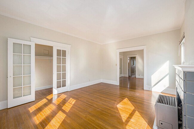 Building Photo - 316 51st St