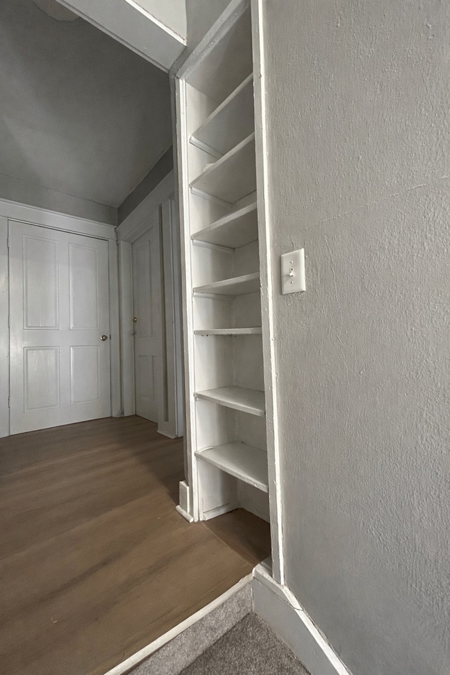 Building Photo - *Available August 2027!* 5 bedroom house downtown!!  Recently Renovated!