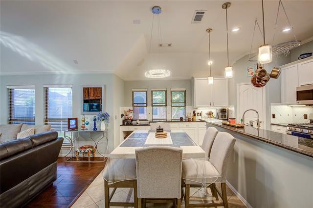Foto del edificio - 2472 Deerwood Dr