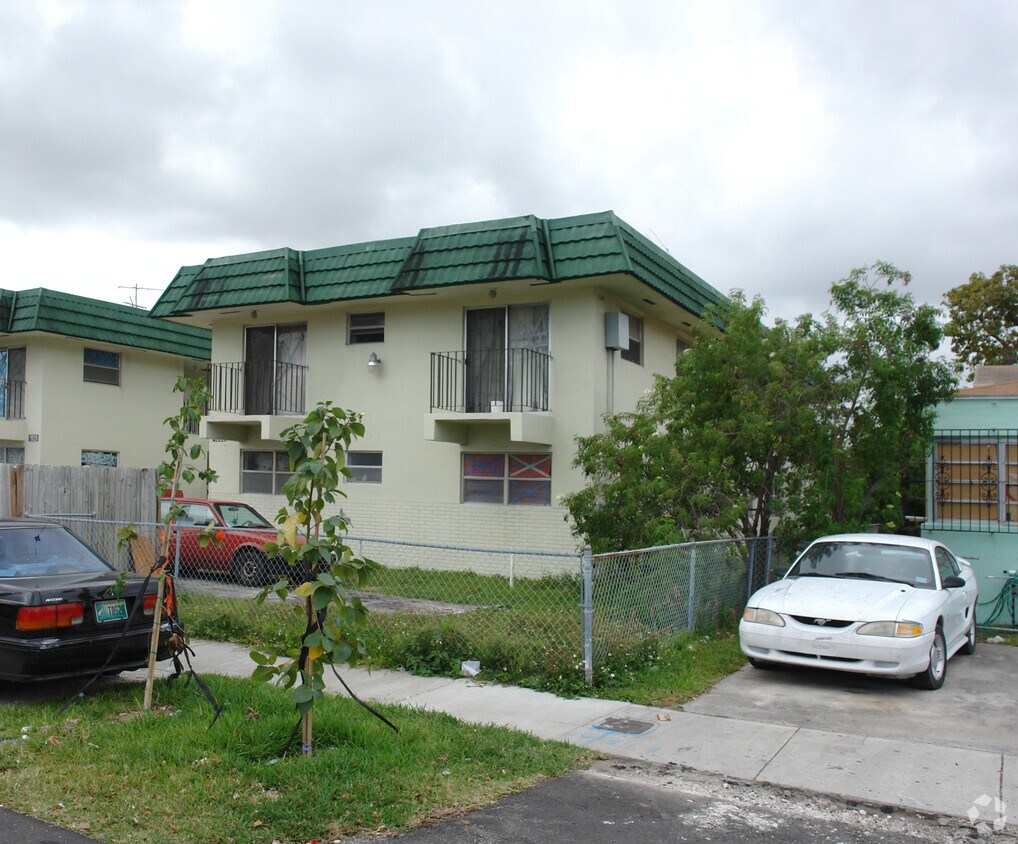 Building Photo - 1952 NW 22nd Ct