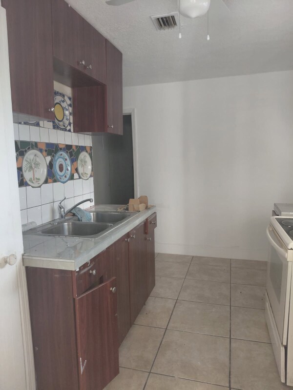 Foto del edificio - 3038 S Palm Dr