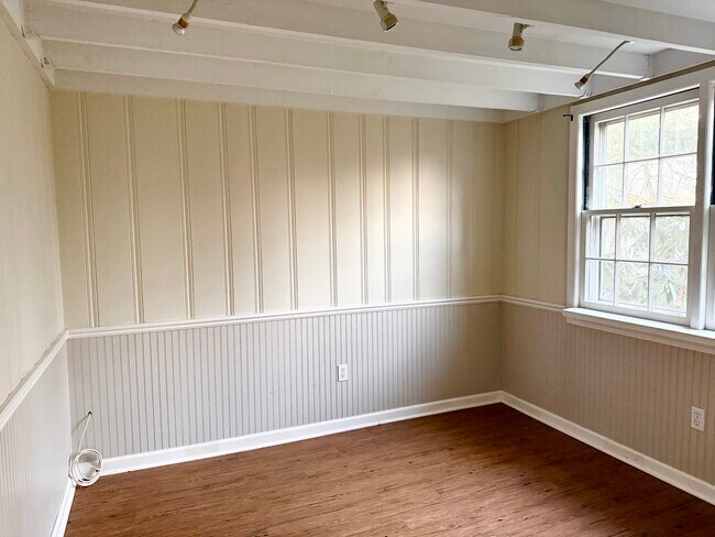 Foto del edificio - 170 Wilmot Rd