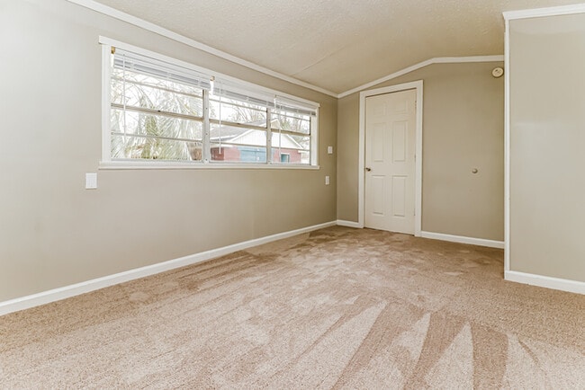 Building Photo - 229 Dogwood Ave