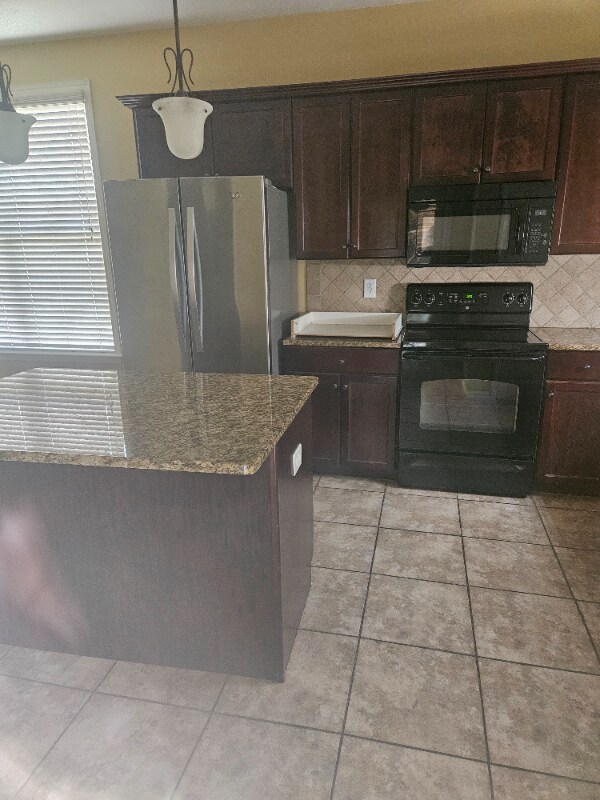 Foto del edificio - 72 Maple Grove Blvd SW
